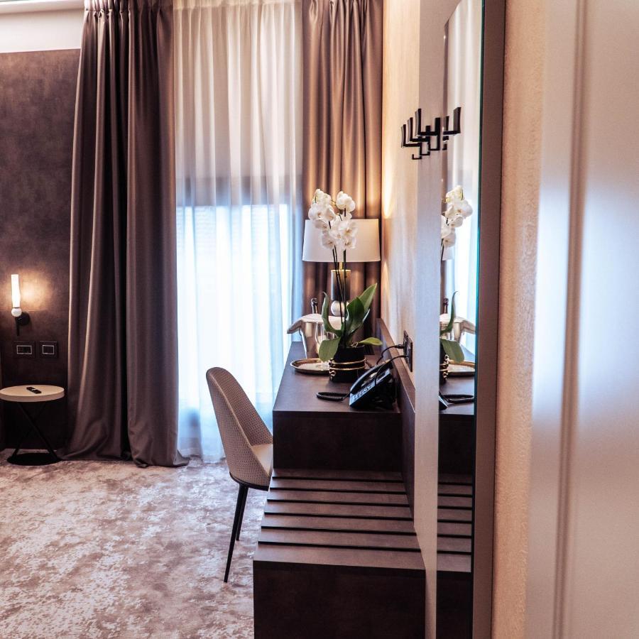 Hotel De Amicis Moglia Екстер'єр фото